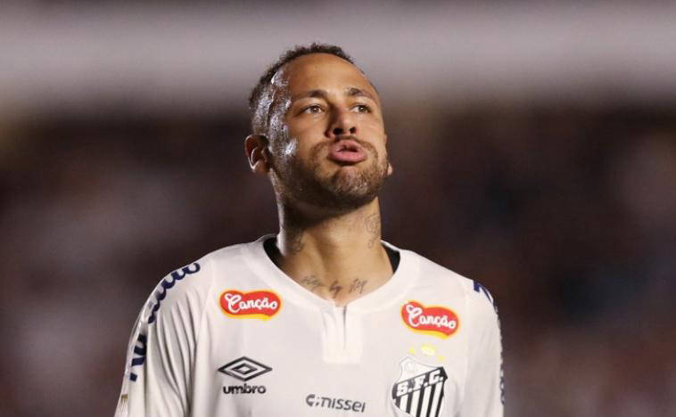 亚云真人-内马尔连续十五场比赛得分超过重要助攻，澳大利亚队不断突破！观众掌声雷动的简单介绍