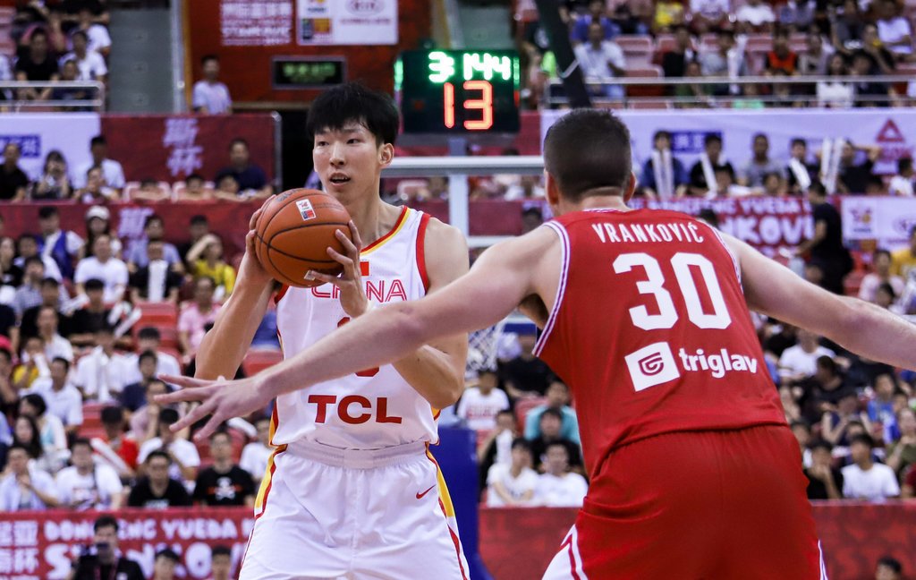 亚云真人-关于排球赛场再起风云：粤西赤兔队击败云贵火箭队，脚步移动更到位防守强度拉满的信息