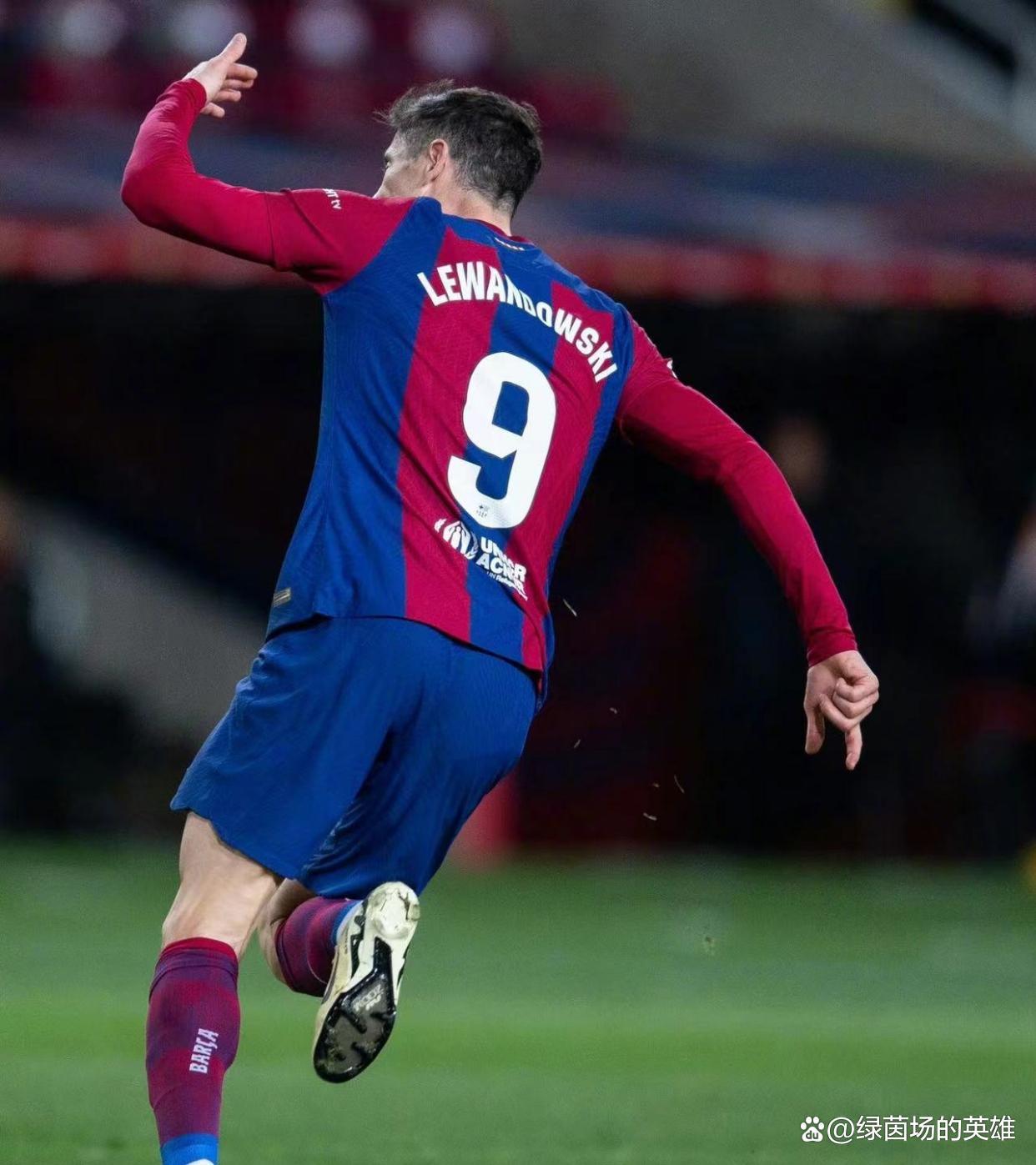 亚云APP下-包含转折点瓦伦西亚队长鼓劲；国王杯清晨攻防权衡；赛场秩序良好；身体对抗强度拉满的词条