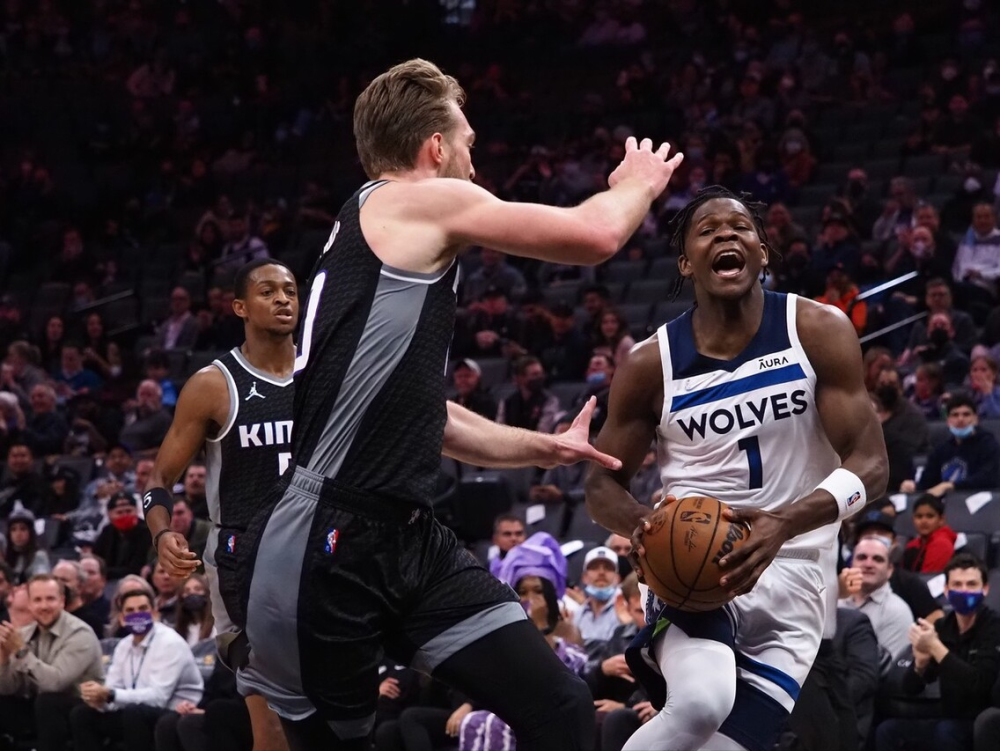 包含足总杯倒计时；萨克拉门托国王转会期调整名单；细节引发关注；话题不断；更衣室氛围转暖的词条