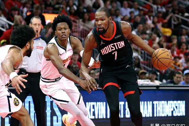 亚云真人-包含清晨社区盾焦点战，丹佛掘金官宣签约，媒体盛赞，医务组通报恢复的词条